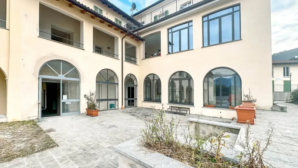 Aed - Rustic Monastery Apartment with Lake View in Cannobio