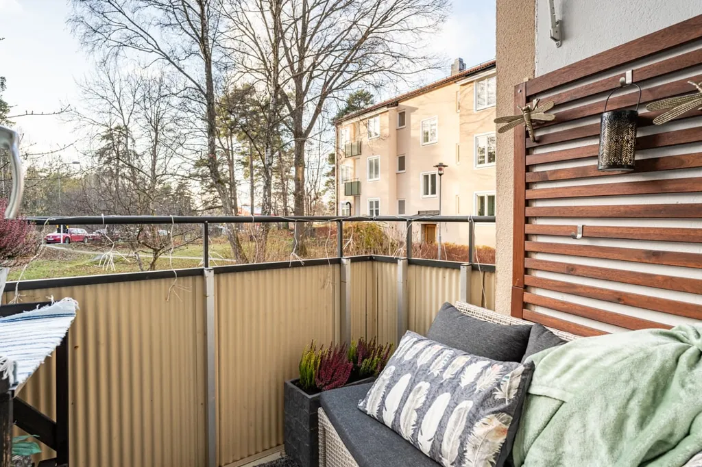 Rõdu - Efficient 1960s Flat with South-West Balcony in Solberga