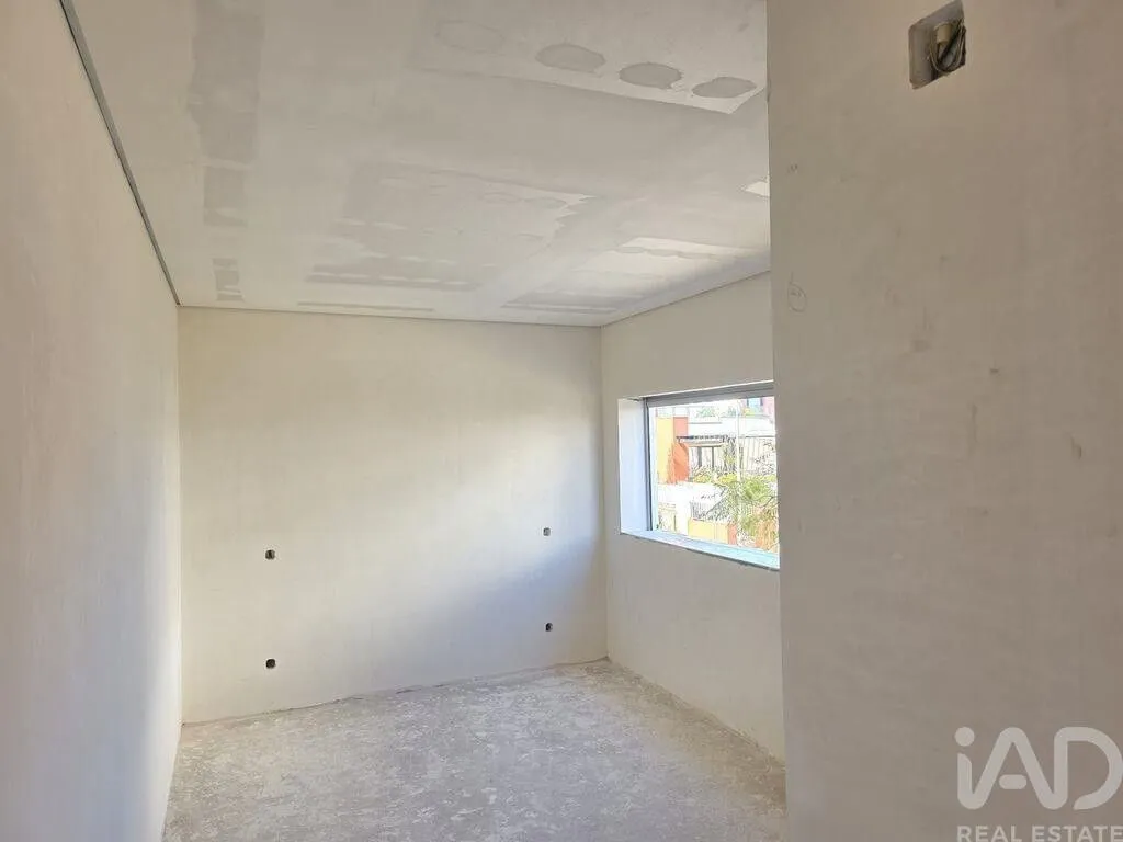Pièces - 3-Bedroom Flat with Balcony in Portimão