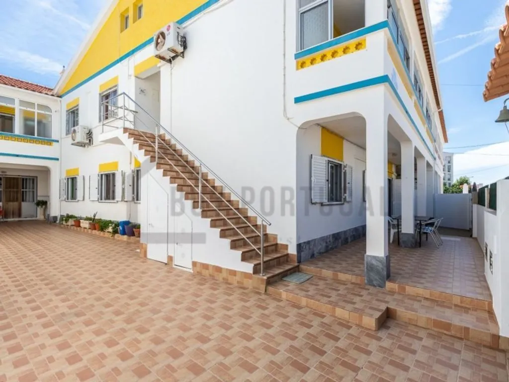 Jardin - Villa with 7 Apartments in Manta Rota
