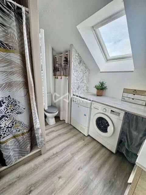 Salles de bain - Appartement 3 Pièces avec Parking à Hanches