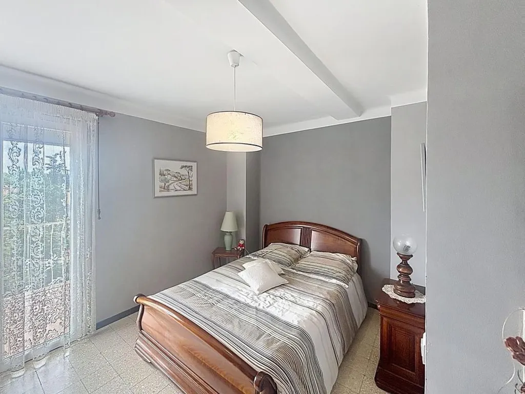 Chambres - Maison avec Jardin et Garage à Ollioules