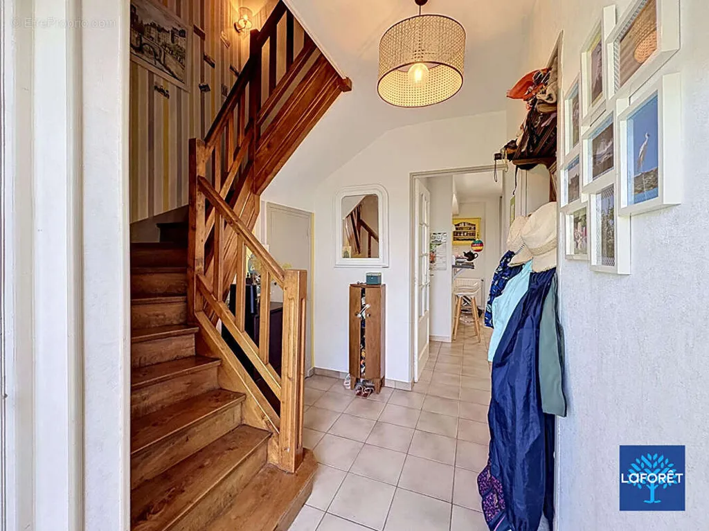 Hallway - 5-Piece House with Garden in Caen