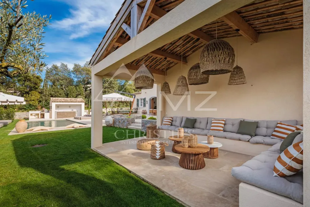 Terrasse - Villa Rénovée avec Piscine au Centre de Saint-Tropez
