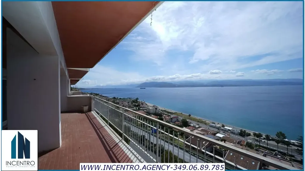 Balcon - Apartment with Panoramic View in Messina