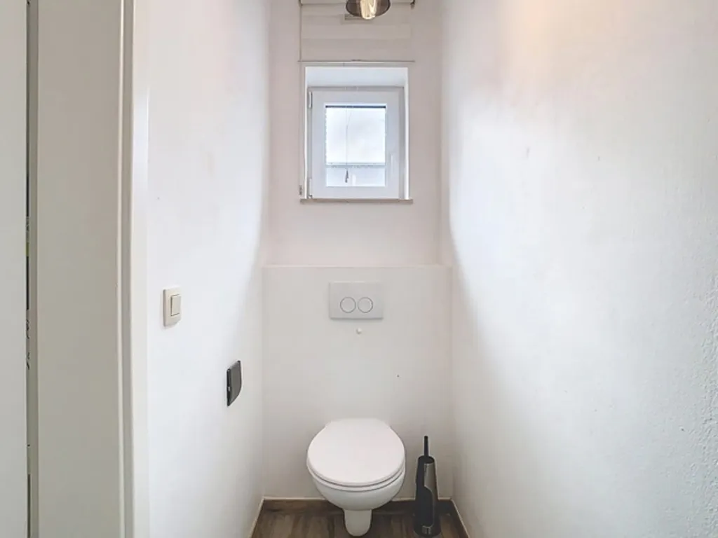 Vannitoad - 3-Bedroom House with Terrace in Anhée