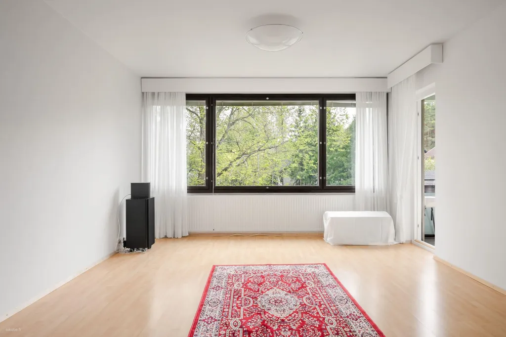 Bedrooms - 3-Bedroom Apartment with Balcony in Riutoja