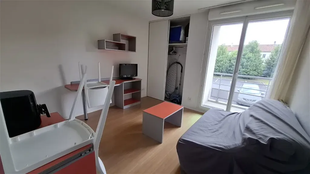 Chambres - Studio Meublé avec Balcon à Niort