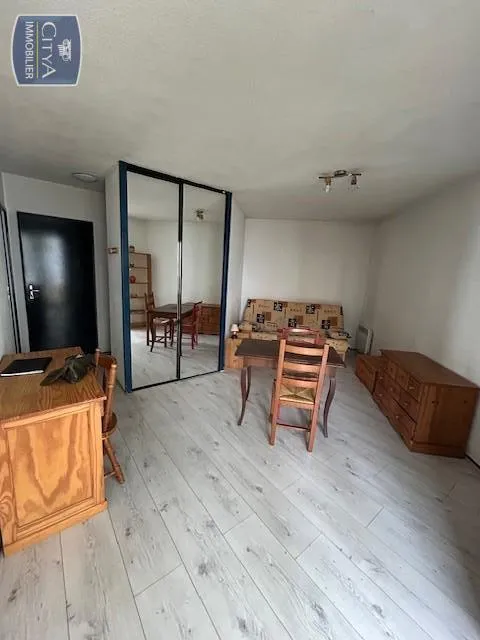 Séjour - Appartement Rénové avec Parking à Pessac