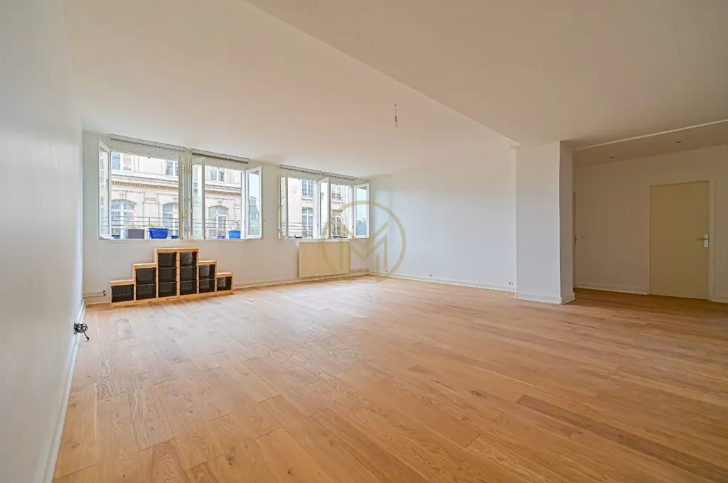 Elutuba - Apartment with West-Facing Terrace in Paris 9th