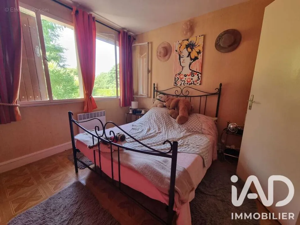 Chambres - Maison de Village avec Terrasse à Saint-Pierre-D'exideuil