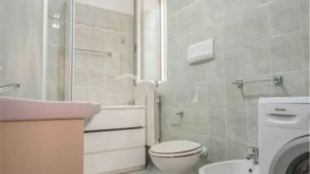 Salles de bain - Modernised Two-Bedroom Flat with Garden in Rome