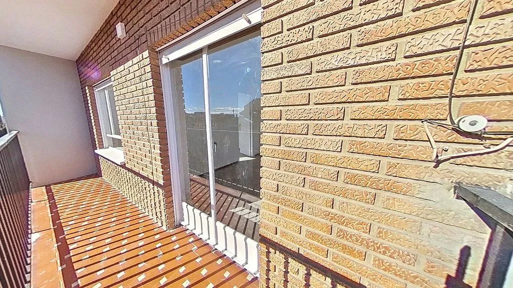 Balcon - 3-Bedroom Apartment with Sea Access in Valencia