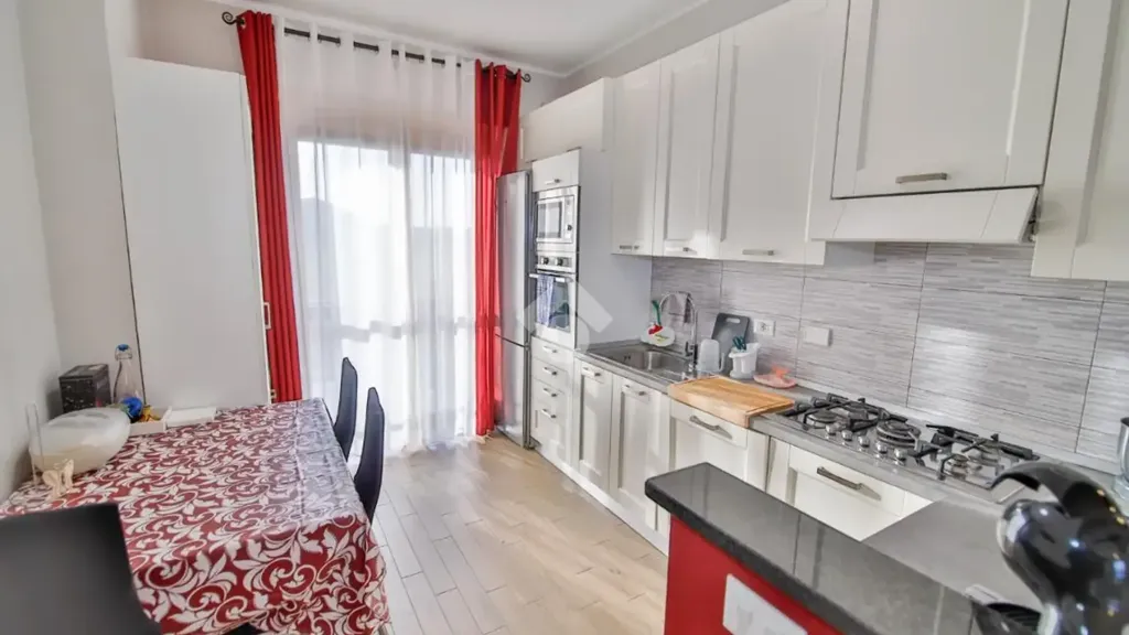 Cuisine - Rustic Apartment with Triple Exposure in San Benigno Canavese