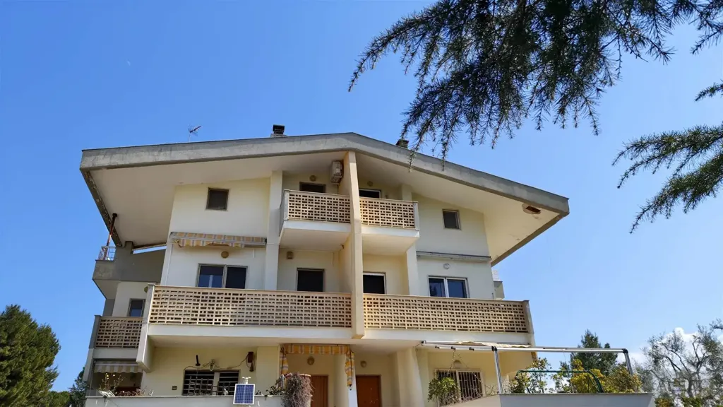 Välivaade - Four-Bedroom Apartment with Garden in Bari