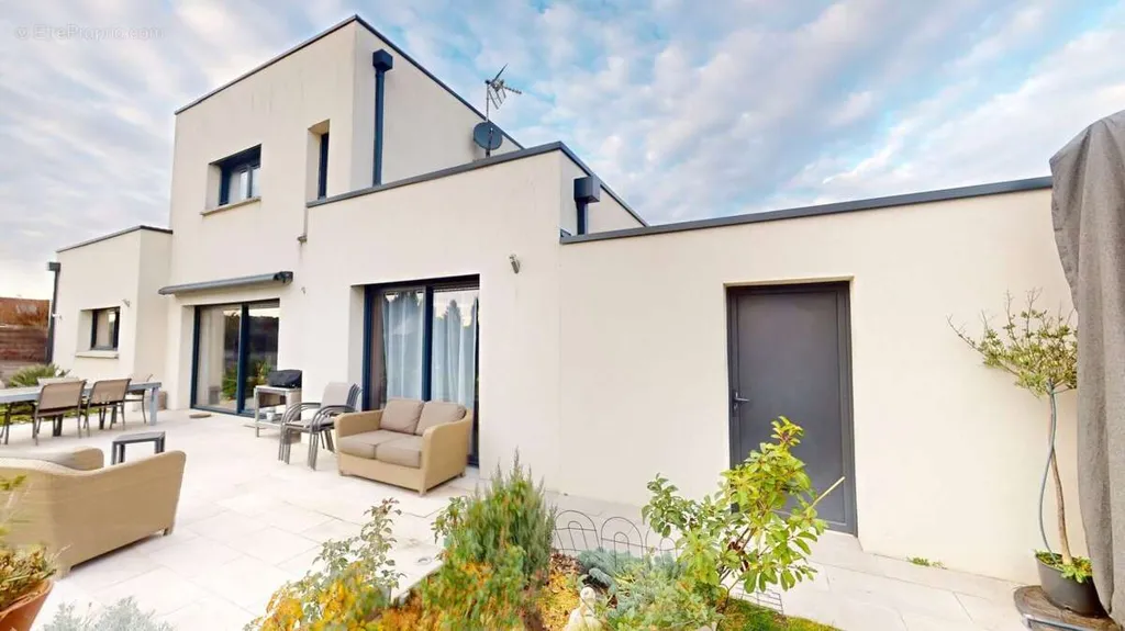Terrasse - Maison Contemporaine avec Jardin à Olivet
