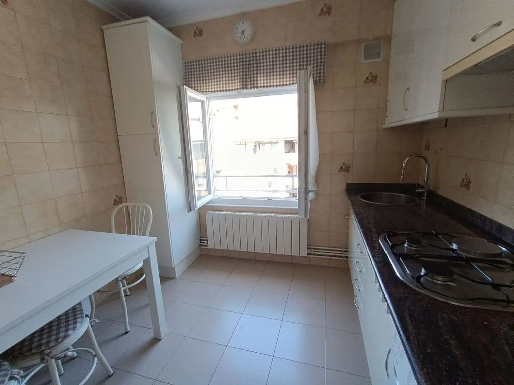 Cuisine - Apartment with Balcony in El Parque, Torrelavega