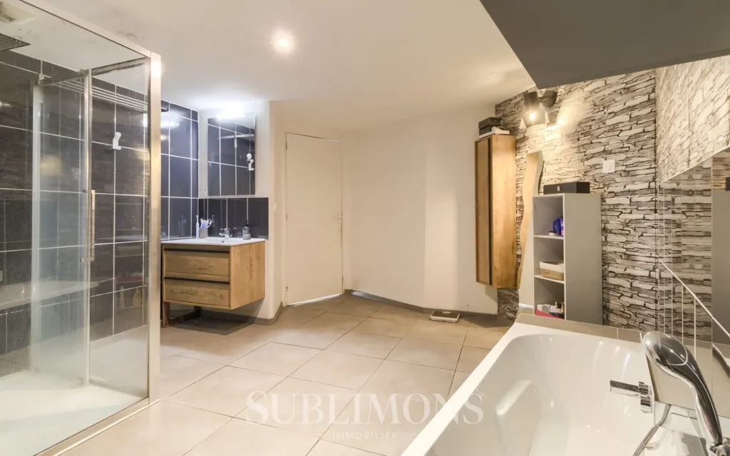 Vannitoad - Fully Renovated House with Terraces in Louroux-Béconnais