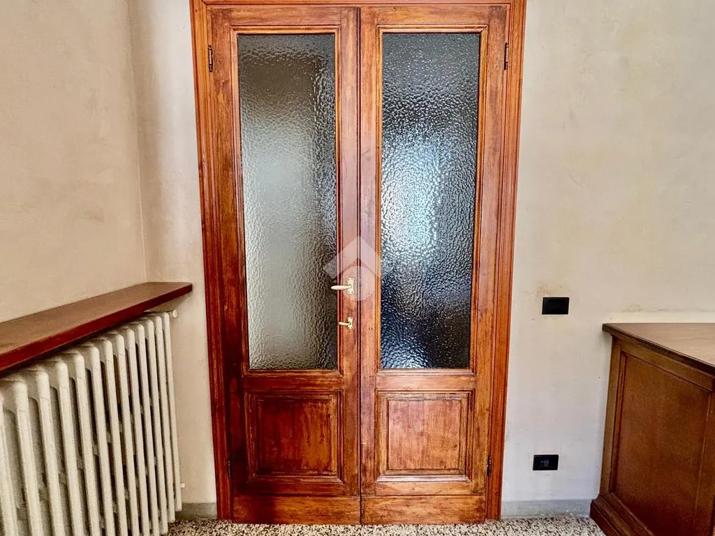 Entrée - 1930s Apartment with Balcony in Florence