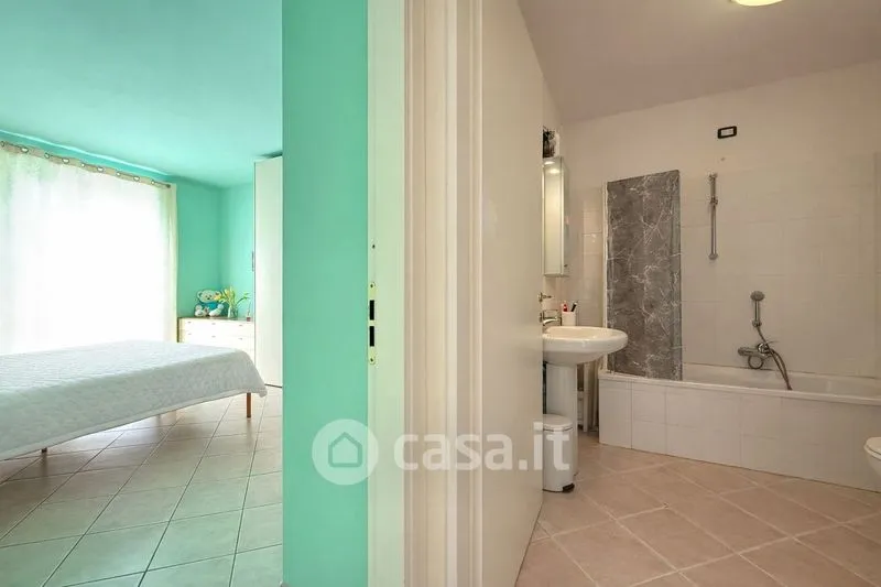 Salles de bain - Semi-Detached Apartment with Private Balcony in Chiavari