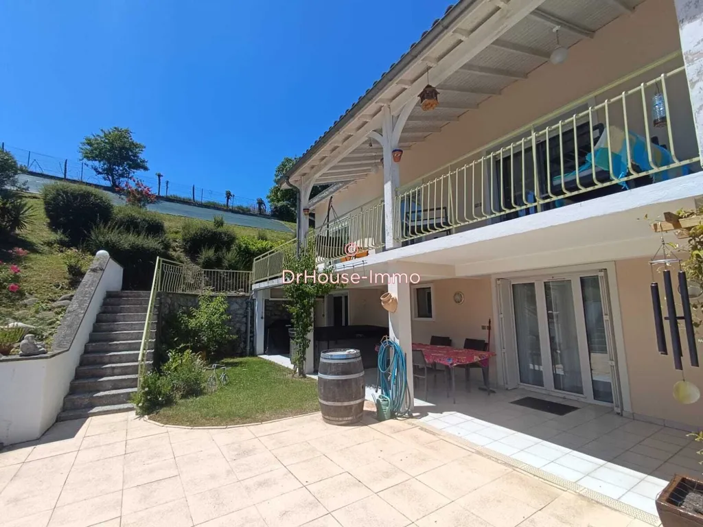 Terrasse - Maison avec Piscine et Terrasses à Gurmençon