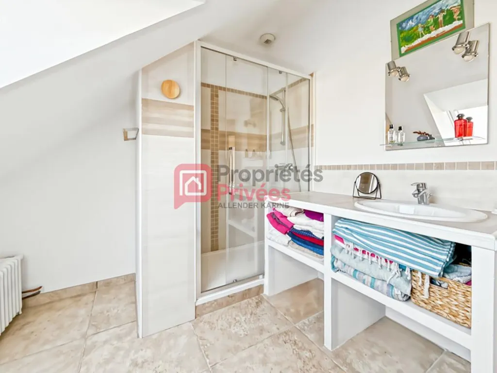 Salles de bain - Maison avec Deux Habitations et Grand Terrain à Sergines