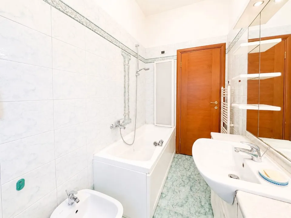 Bathrooms - Rented Apartment with Balconies in Rome