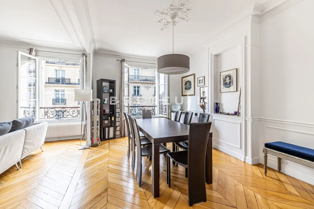 Salle à manger - Appartement en Pierre de Taille avec Vue Sud-Ouest à Paris