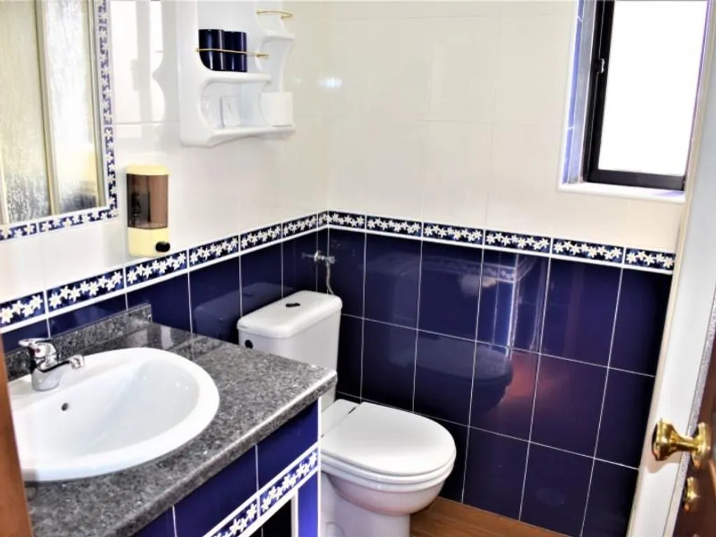 Bathrooms - Luxury Hotel with Pool in Estoril, Cascais