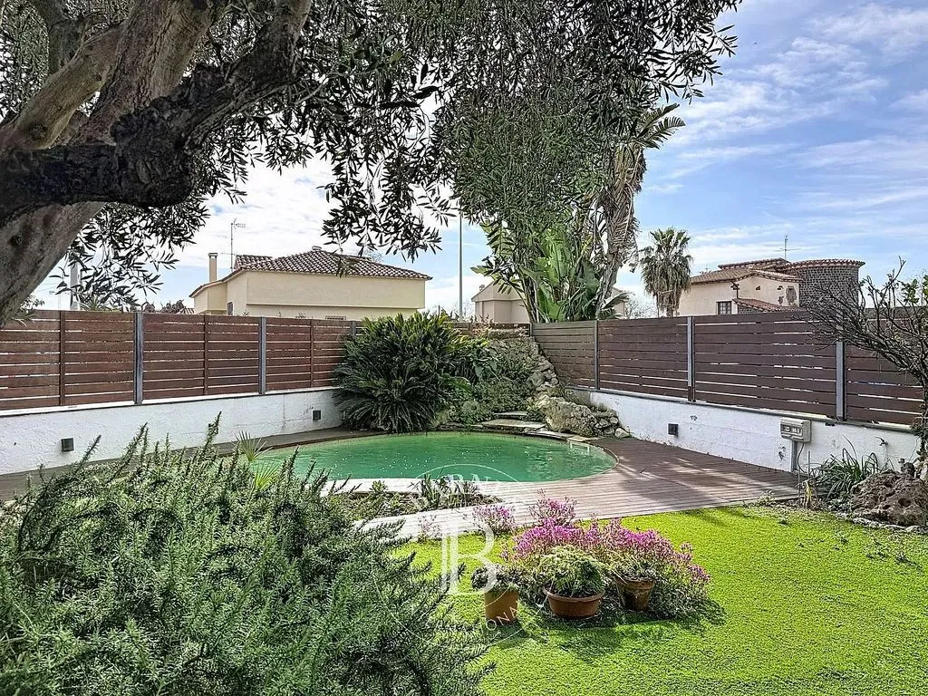 Piscine - Luxury House with Pool in Santa Susanna