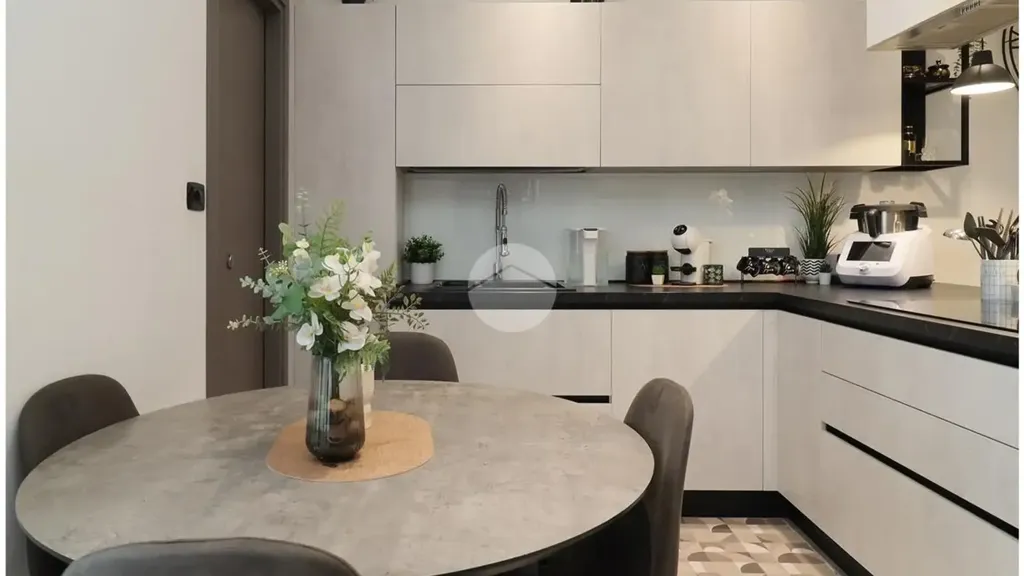 Cuisine - Modernised Apartment with Balcony in Lucento, Turin