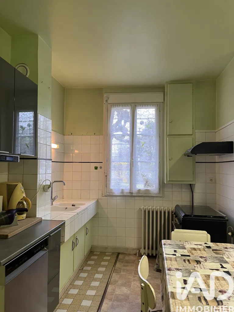Cuisine - Maison avec Dépendances et Terrain à Ayen