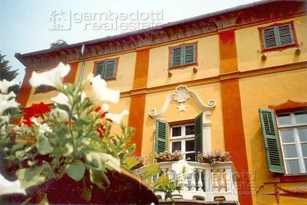 Exterior - Historic Villa with Garden in Barge
