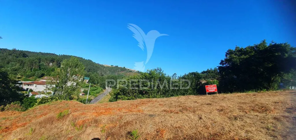Aed - Urban Plot with River View in Lever