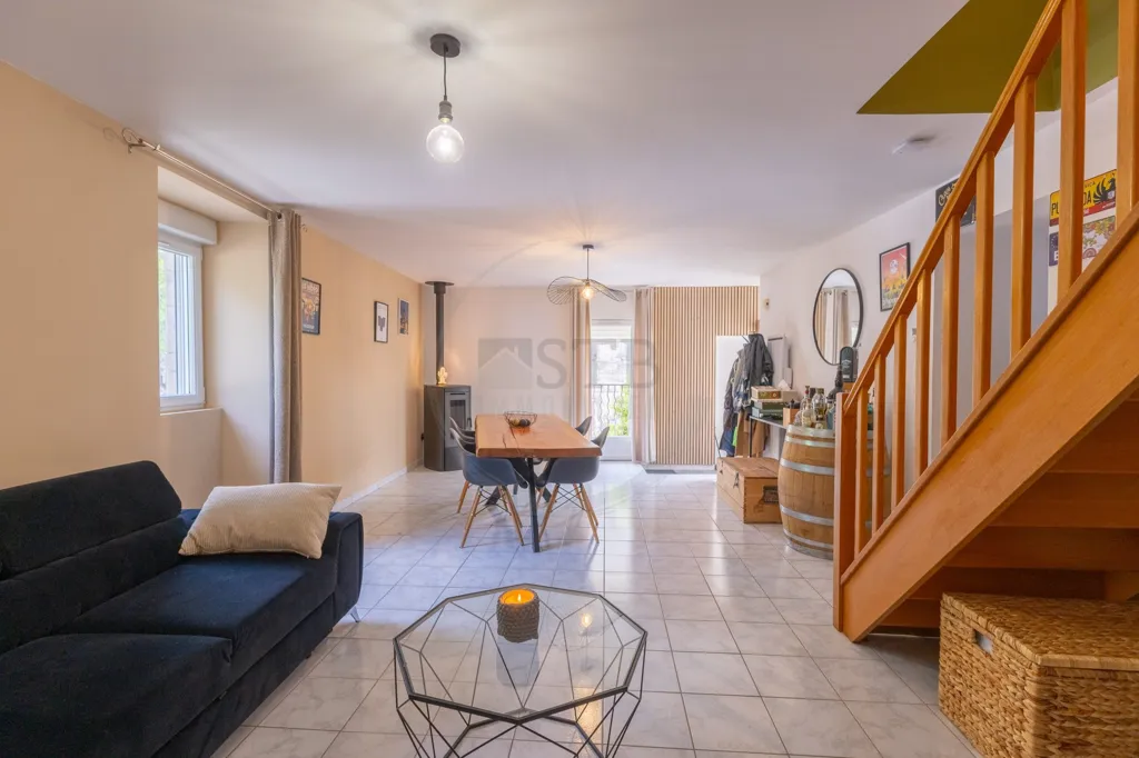Séjour - Maison de Hameau Rénovée avec Caves à Privas