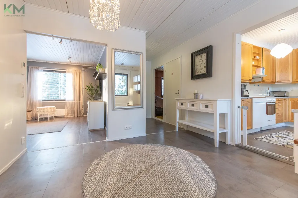 Esik - Detached House with Garden in Nopankylä