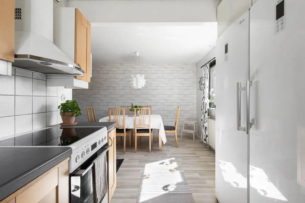 Kitchen - Villa with Garden in Hässlegården