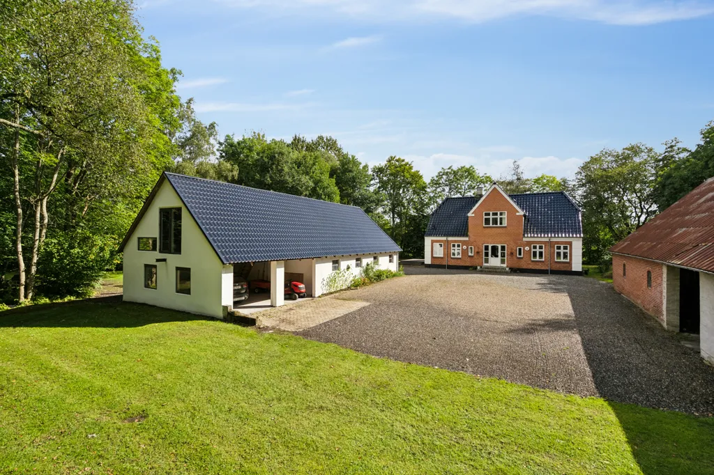 Esterno - Architect-Designed Farmhouse with Stables in Brande