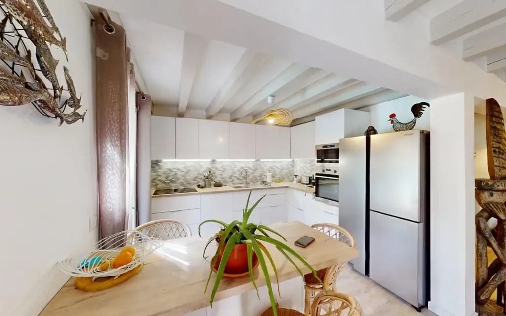 Köök - Renovated Villa with Pool in Saubion