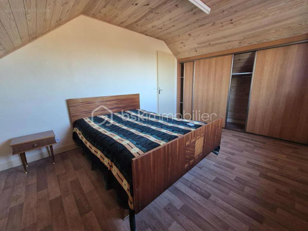 Chambres - Maison de Plain-Pied avec Balcon dans le Quartier Calme de Gien