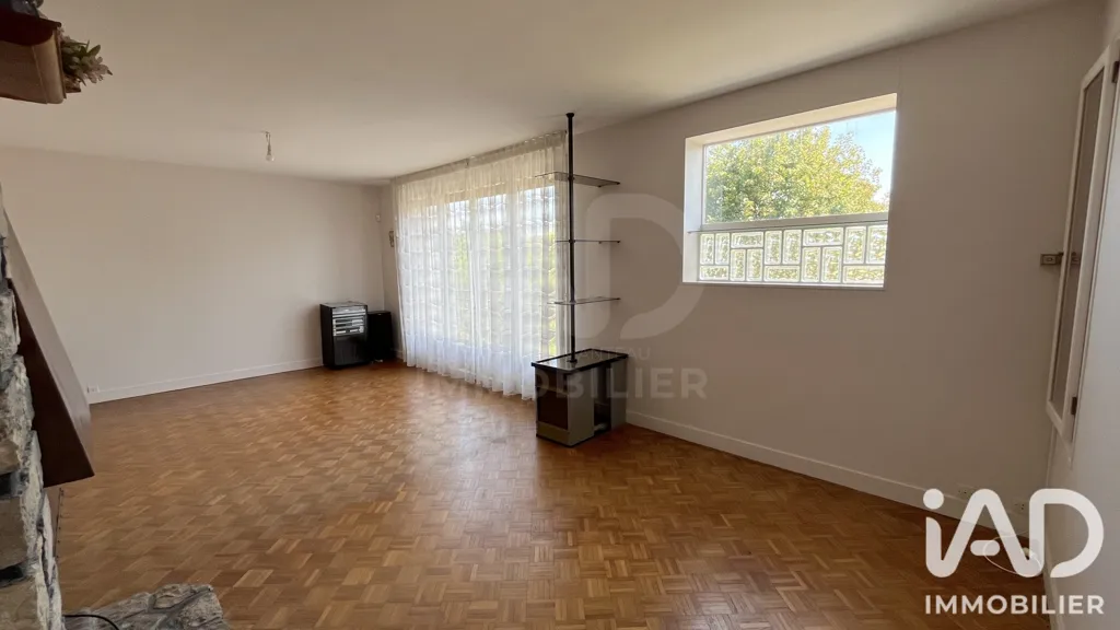 Soggiorno - House with Renovation Potential in Saran
