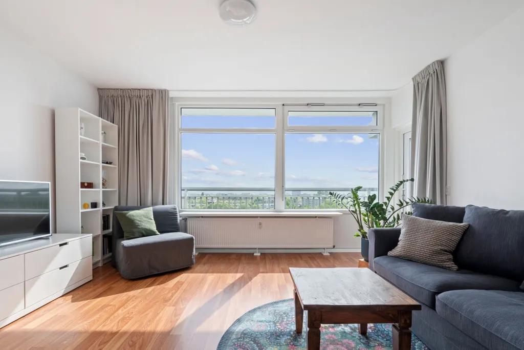 Séjour - Modern Corner Flat with Panoramic View in Haarlem