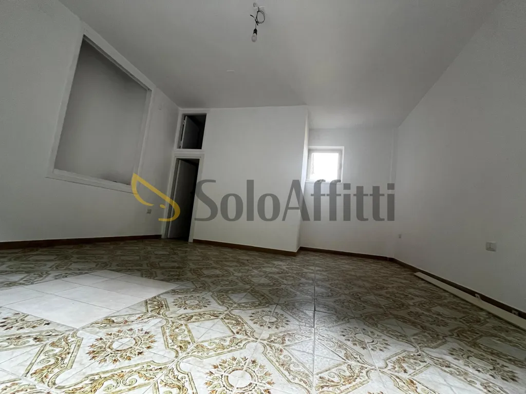 1-room commercial property in Napoli