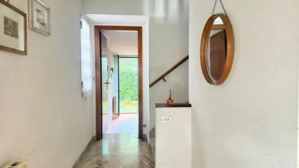Entrée - Semi-Detached Villa with Private Garden in Faenza