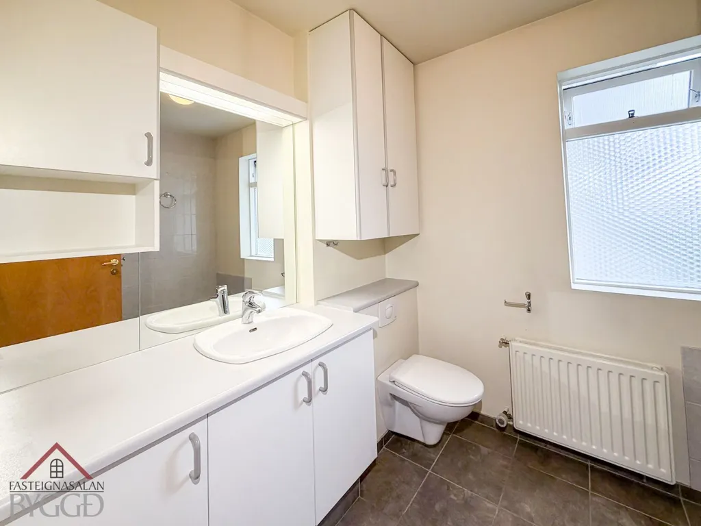Salles de bain - Apartment with West Balcony in Reykjavik