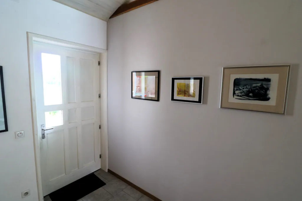 Entrée - Maison Contemporaine avec Piscine en Campagne