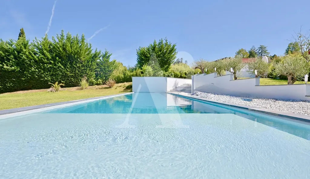 Piscina - Modernist Villa with Sculptural Architecture in Hasparren