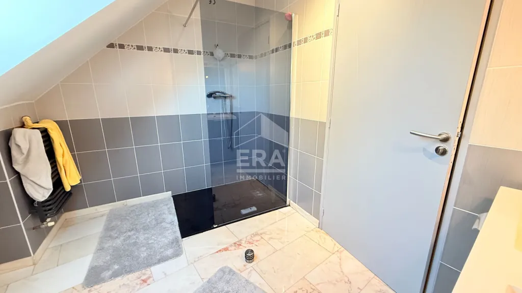 Salles de bain - Maison 7 pièces à Le Genest-Saint-Isle