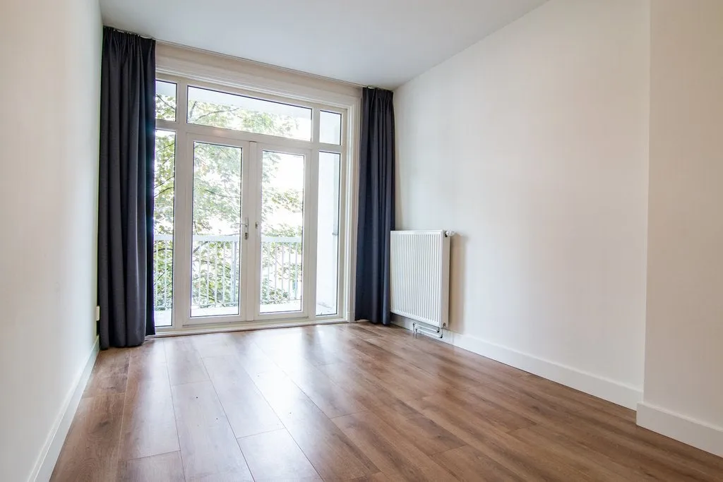 Toad - 2-3 Bed Apartment with Balcony in Amsterdam