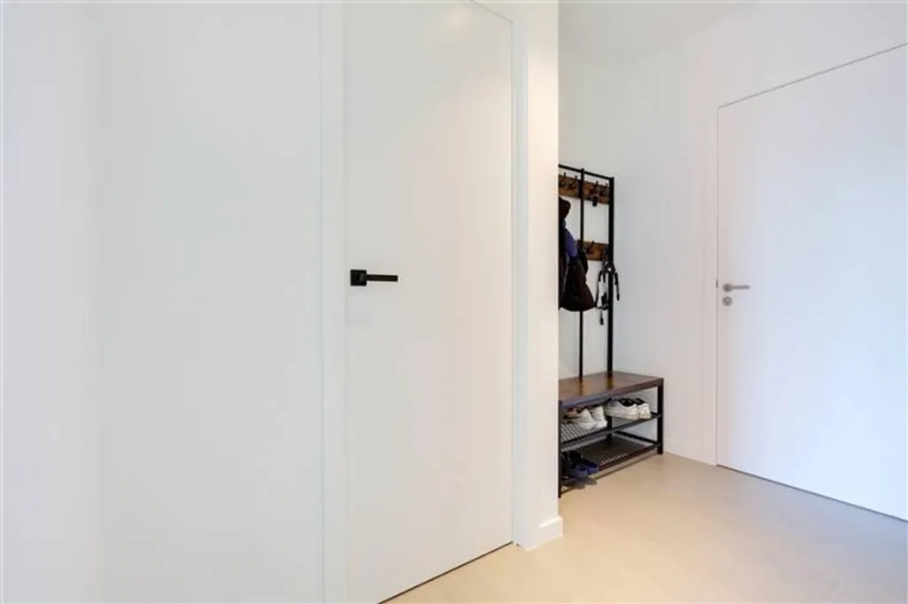 Esik - Energy-Efficient Apartment with River View in Boom